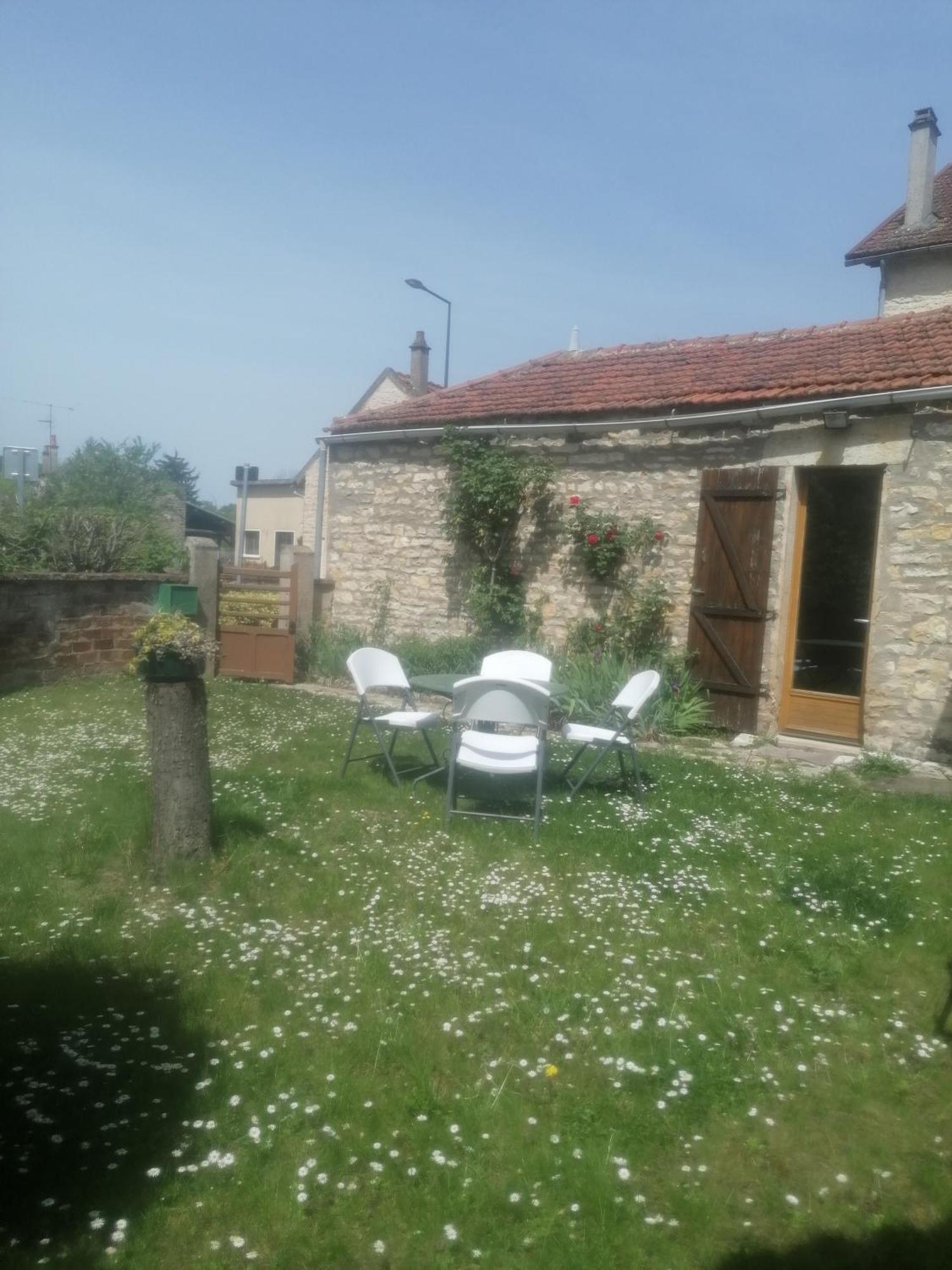 Charmante Maison Pres De Vezelay Voutenay-sur-Cure Exteriér fotografie